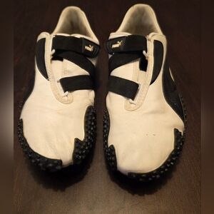 *🆕️ Listing*-Puma Black and White Athletic Shoes.